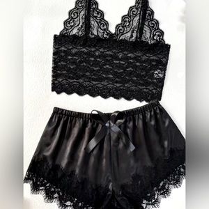 Sexy lace and satin/ like material, size M black lingerie set. Brand NEW!🖤❤️‍🔥